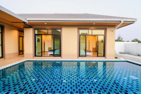 Modern Villa Club House Hua Hin 静家泳池四合院